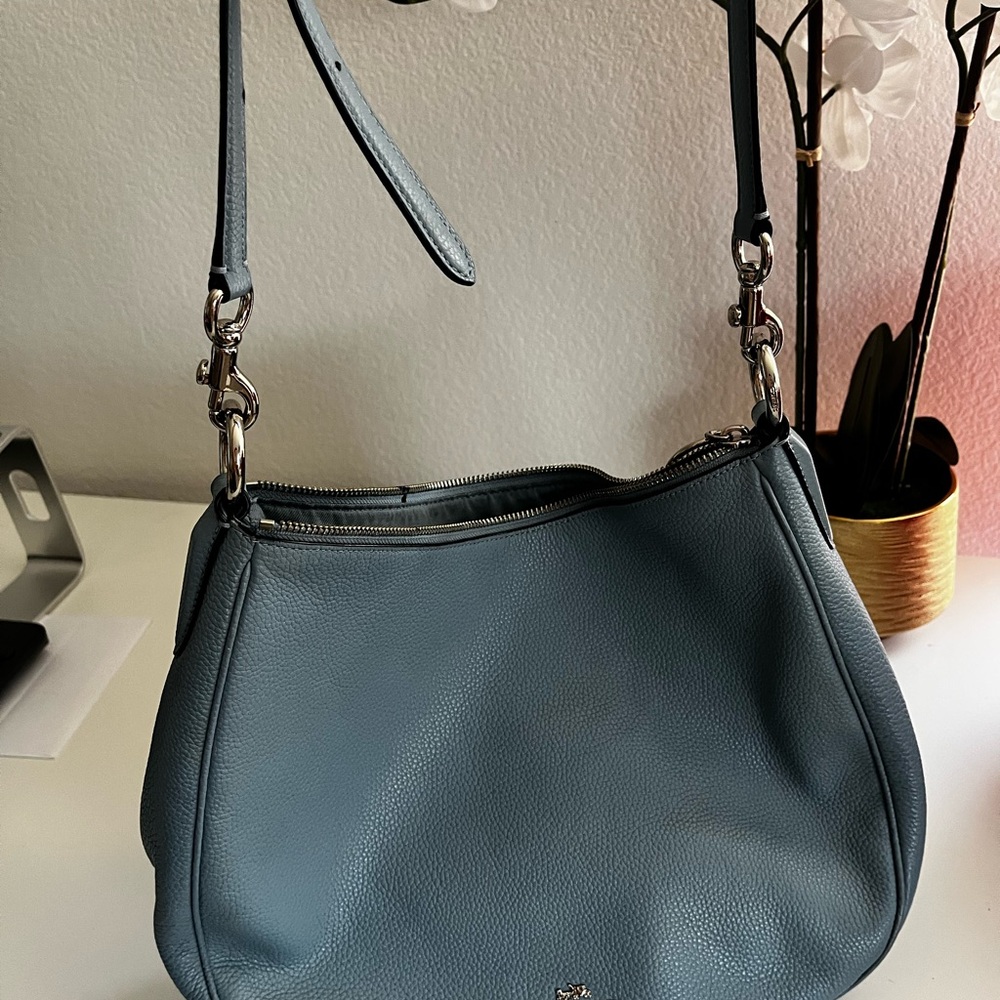 Elegant Blue Leather Shoulder Bag